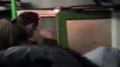 Situaţie revoltătoare în Bistriţa: Elevii merg la şcoală în autobuze îngheţate, cu uşile deschise