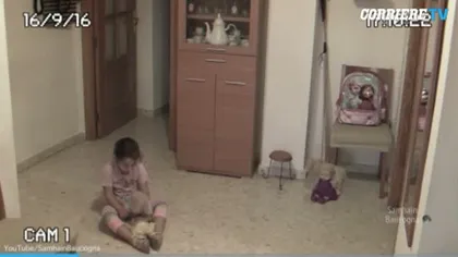 Un tată a pus o cameră video în casă pentru a vedea ce se întâmplă cu fetiţa lui. Ţi se ridică părul pe tine dacă vezi filmarea