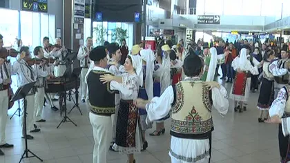 Momente inedite pe aeroportul Otopeni: S-a jucat Hora Unirii