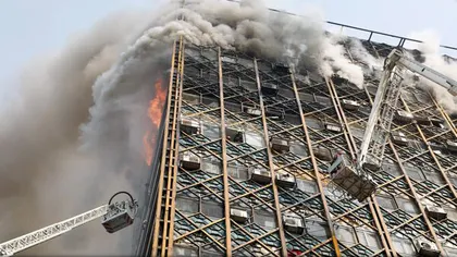 Cel puţin 30 pompieri au murit, după prăbuşirea unui turn cu 17 etaje din Teheran, în urma unui incendiu