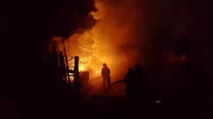 Trei fraţi, cu vârste între 4 luni şi doi ani, au murit într-un incendiu produs într-o localitate din judeţul Bacău