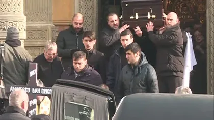 Miliardarul Dan Adamescu, înmormântare cu aplauze şi scandal VIDEO