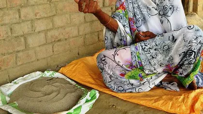 O femeie din India mănâncă două kilograme de NISIP de peste 60 de ani! Cum arată acum VIDEO