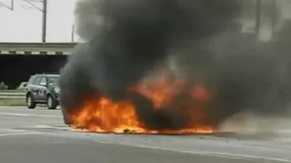 O maşină a luat foc în mers pe Autostrada Soarelui. Traficul OPRIT, marţi dimineaţă UPDATE