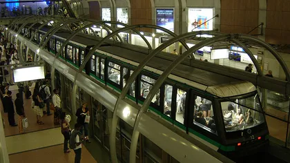 Autorităţile franceze caută un agresor, care a atacat mai multe persoane cu un cuţit la metroul din Paris