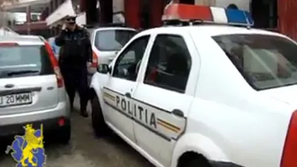 Poliţist anchetat după ce a parcat neregulamentar şi a blocat mai multe autoturisme