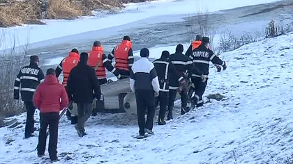 Un bărbat din Bihor a căzut în apele îngheţate ale Crişului Repede