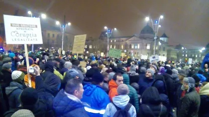 Protest la Universitate. 40.000 de oameni au manifestat în Bucureşti, alte mii de oameni au ieşit în stradă în ţară VIDEO