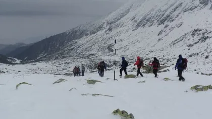 Şapte persoane rătăcite pe munte, recuperate de jandarmi şi salvamontişti după 12 ore de căutări