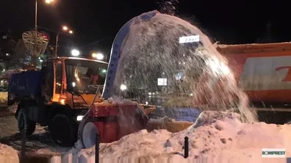 Romprest a testat cu succes un super utilaj  care încarcă o basculantă de zăpadă pe minut VIDEO