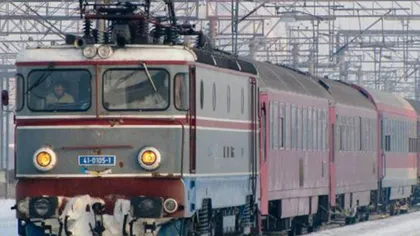 Un tren în care se aflau sute de călători a rămas blocat trei ore pe podul de la Cernavodă