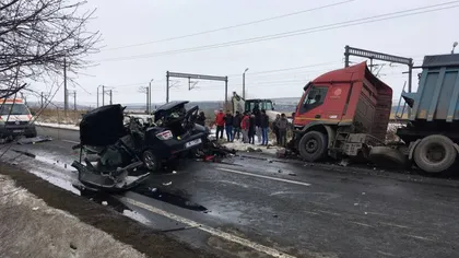Una dintre victimele accidentului produs în apropiere de Cernavodă, transferată la Bucureşti cu elicopterul SMURD