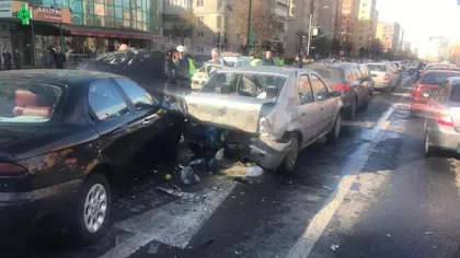 Accident în lanţ pe un bulevard din Braşov: opt autoturisme implicate, patru persoane rănite