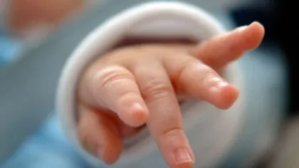 Bebeluş decedat la doar 24 de ore de la naştere. Familia acuză medicii de moartea copilului