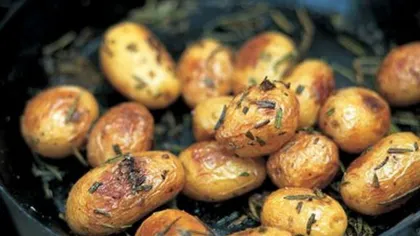 Cartofi copţi cu rozmarin. Reţeta lui Jamie Oliver