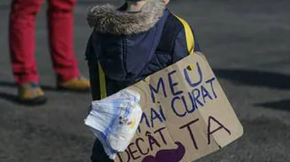 Un nou protest la care părinţii sunt aşteptaţi cu copiii, programat, sâmbătă, în Piaţa Victoriei din Capitală
