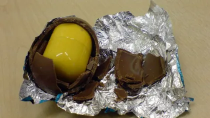 Un copil şi-a ales un ou de ciocolată de pe raft. Surpriză: ce era înăuntru?