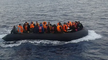 Peste 50 persoane, printre care 21 de copii, salvate din apele Mării Egee de poliţiştii români