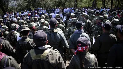 Columbia: Începe procesul de dezarmare al gherilelor FARC