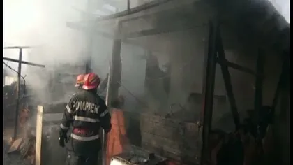PANICĂ pe o stradă din Constanţa. O casă a fost cuprinsă de flăcări VIDEO