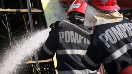 Incendiu violent într-un bloc din Slatina. Pompierii au intervenit de urgenţă