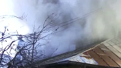 Incendiu violent într-o locuinţă din Galaţi. O femeie a fost carbonizată