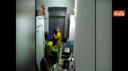 Capii mafiei italiene se întrunesc în camere frigorifice pentru a nu fi interceptaţi de poliţişti VIDEO