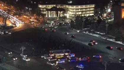 Protestele din Piaţa Victoriei şi din faţa Palatului Cotroceni au continuat şi joi seară