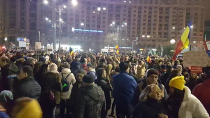 Proteste în Piaţa Victoriei, ziua 15. 300 de persoane, în stradă. 100 de oameni au protestat la Cotroceni VIDEO UPDATE