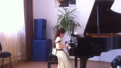 La doar 9 ani este una dintre cele mai apreciate pianiste din România. Povestea copilului de aur al pianului VIDEO