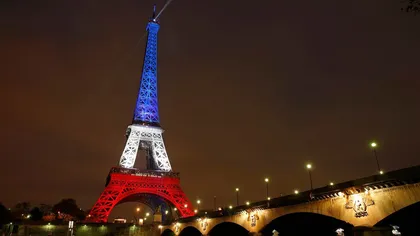 Franţa ia noi măsuri de securitate: Turnul Eiffel va fi protejat de un perete de sticlă antiglonţ