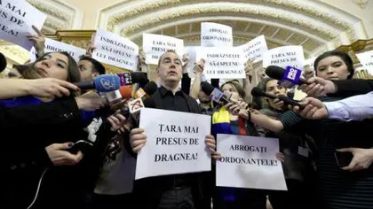 Parlamentarii USR au protestat din nou cu pancarte la finalul şedinţei CExN al PSD