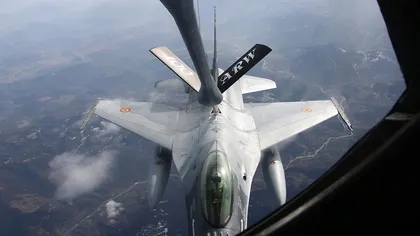 Avioanele F 16 ale Armatei au exersat realimentarea în aer. Imagini spectaculoase. GALERIE FOTO