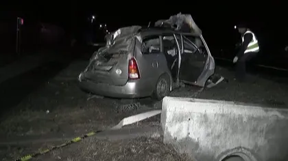 Accident mortal în Argeş. O maşină s-a izbit de un pod şi a luat foc