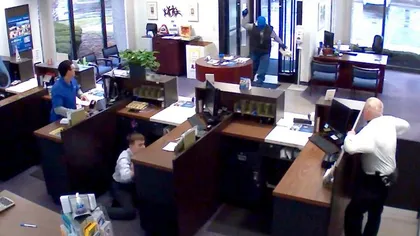Jaf la bancă, imagini cutremurătoare. Atacatorul a fost omorât în schimbul de focuri VIDEO