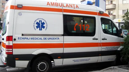 Accident cu ambulanţa în Suceava. O asistentă a fost rănită