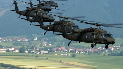 Militarii români s-au antrenat cu elicopterele Black Hawk la baza Mihail Kogălniceanu
