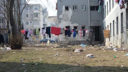 Demers şocant într-un cartier din Botoşani. Locatarii vor să ridice un zid împotriva romilor şi maidanezilor
