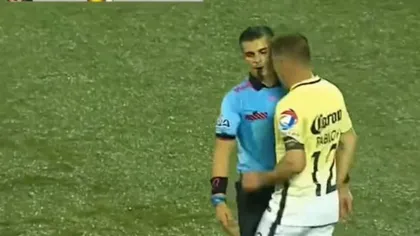 SCENE ŞOCANTE. Un fotbalist şi-a ieşit din minţi şi i-a dat un cap în gură arbitrului VIDEO