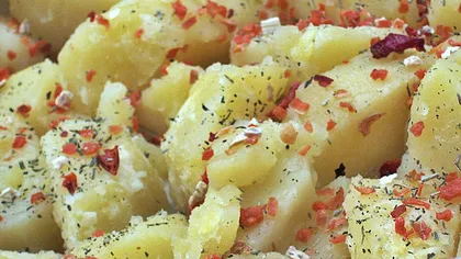 Reţetă de post: Cartofi cu rozmarin şi legume deshidratate