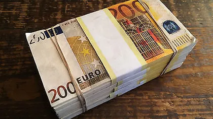Un băcăuan a furat 100.000 de euro din casa mătuşii lui. Incredibil ce avea de gând să facă cu banii