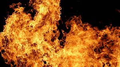 Incendiu în Bucureşti: Focul a izbucnit la parterul unui hotel de pe Bulevardul Decebal. O femeie are arsuri grave
