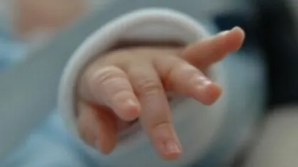 Un bebeluş de şase luni a murit după ce a fost tratat de răceală