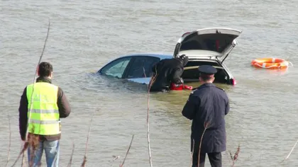 O maşină a fost scoasă de scafandrii din Dunăre după două zile de căutări