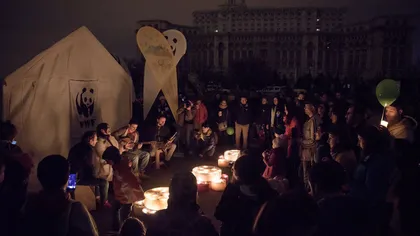 ORA PĂMÂNTULUI 2017, cum au sărbătorit românii. Petreceri în stradă, la lumina lumânărilor VIDEO