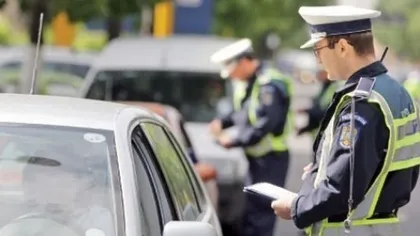 Controale ale poliţiei la transportatorii de persoane: 4.600 de vehicule verificate, 2.200 de amenzi şi permise reţinute