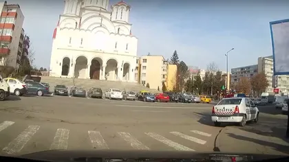 Poliţist tras la răspundere de un şofer pentru că a parcat neregulamentar. Vezi ce replică i-a dat bărbatul