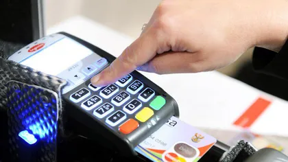 Reguli noi pentru plăţile cu cardul bancar în magazine