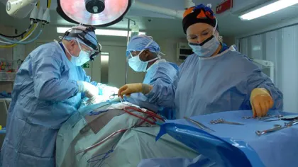 Medicii au efectuat prelevări de rinichi şi ficat de la o femeie din Bacău aflată în moarte cerebrală