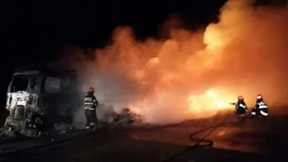 TIR în flăcări pe DN7, între Argeş şi Vâlcea. Pompierii au intervenit de urgenţă